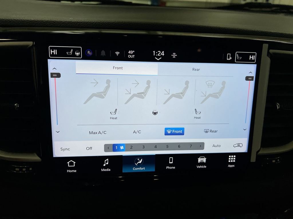 Used 2025 Chrysler Pacifica Select image 16