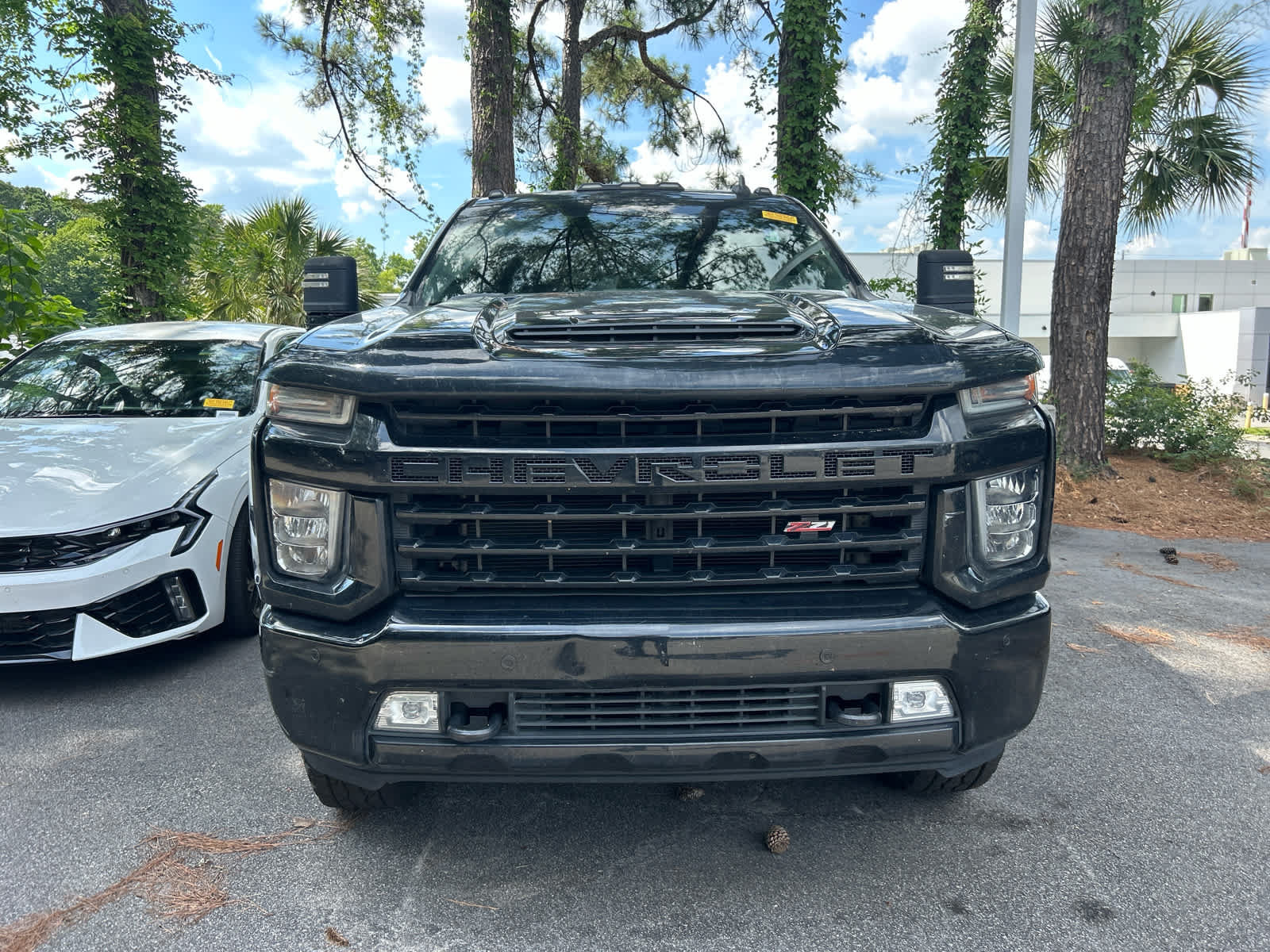 Used 2021 Chevrolet Silverado 2500 LT w/ Midnight Edition AWD/4WD image 2