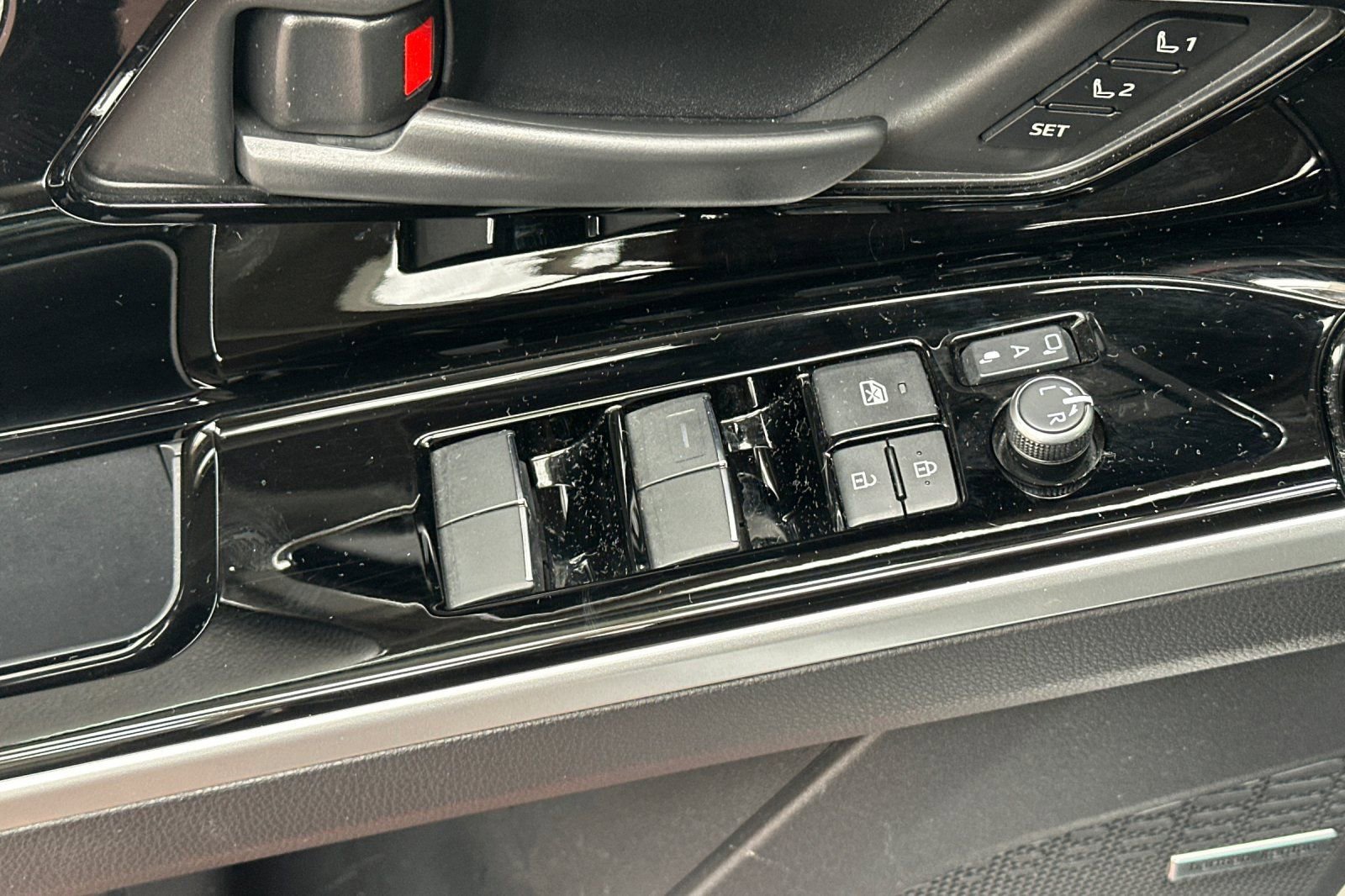 Used 2024 Subaru Solterra Limited image 15