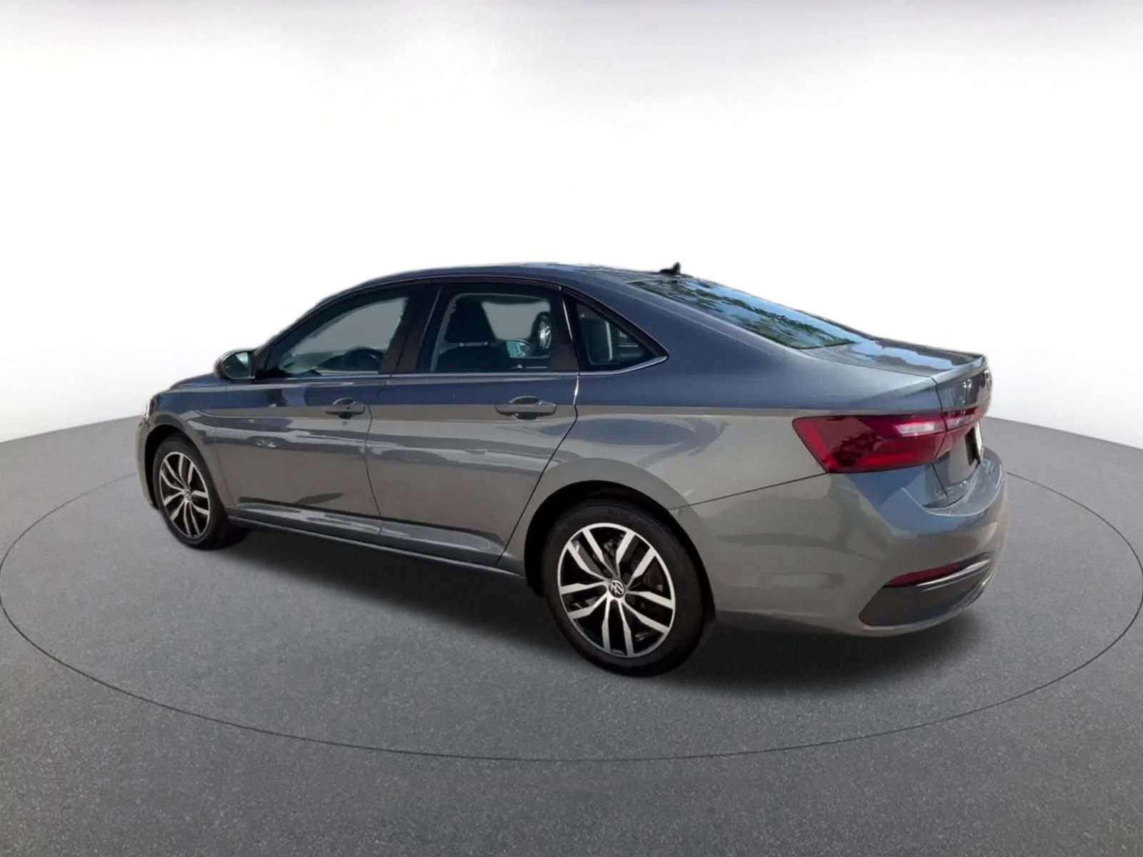 Used 2025 Volkswagen Jetta SE image 10