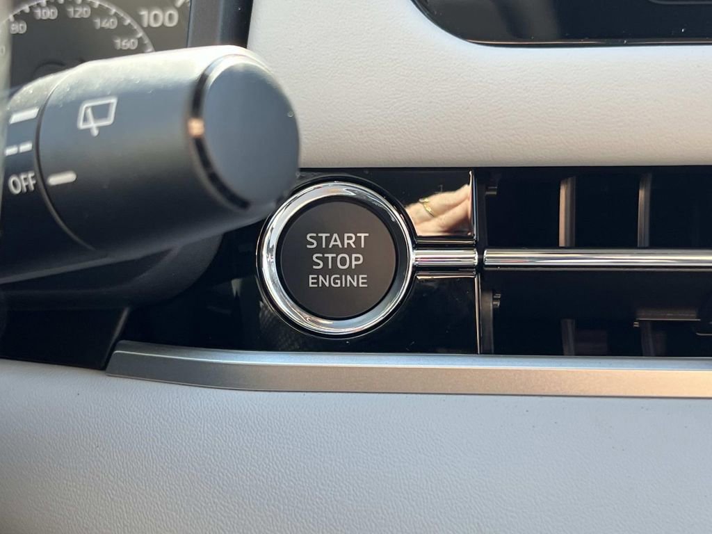 New 2026 Mitsubishi Outlander SE image 23