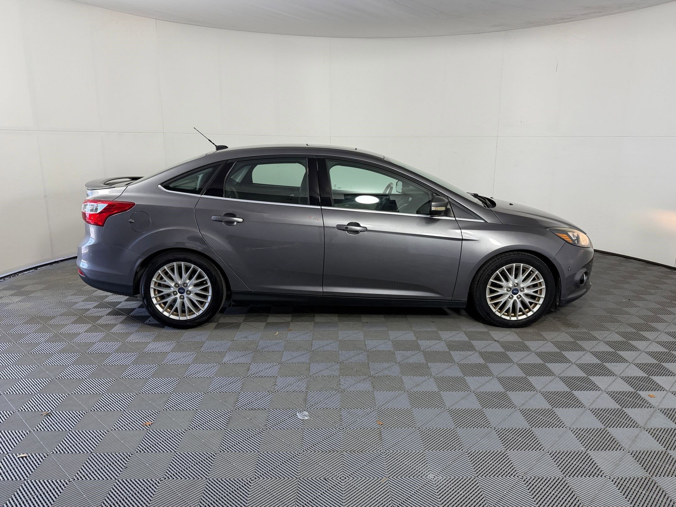 Used 2014 Ford Focus Titanium FWD image 7