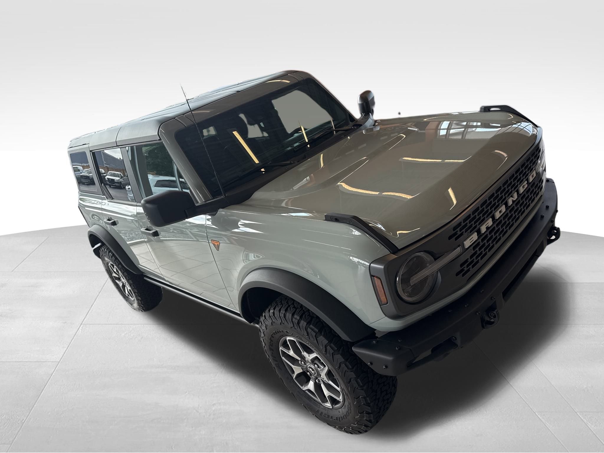 Used 2024 Ford Bronco Badlands image 9