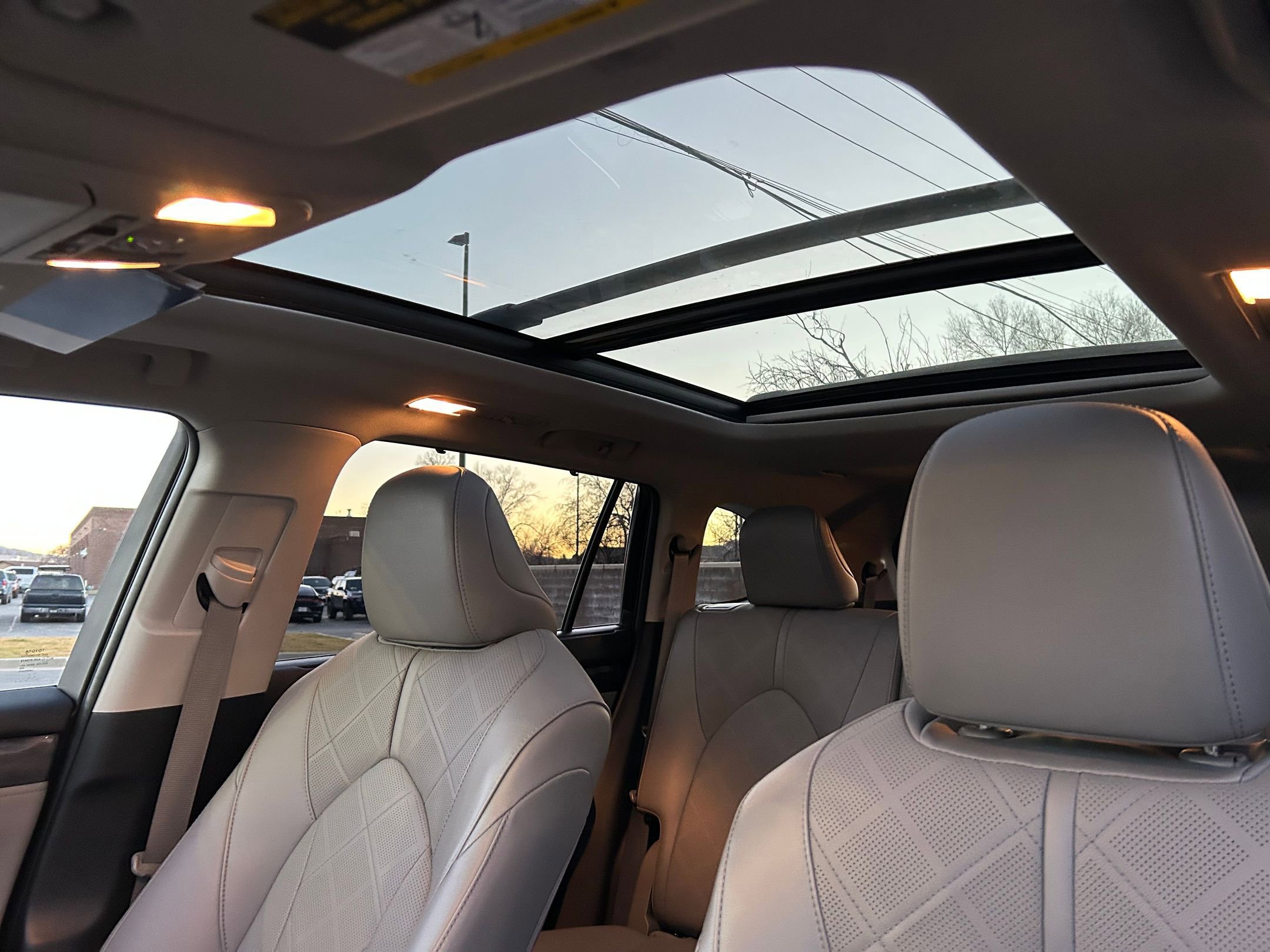 Used 2023 Toyota Highlander Platinum image 29