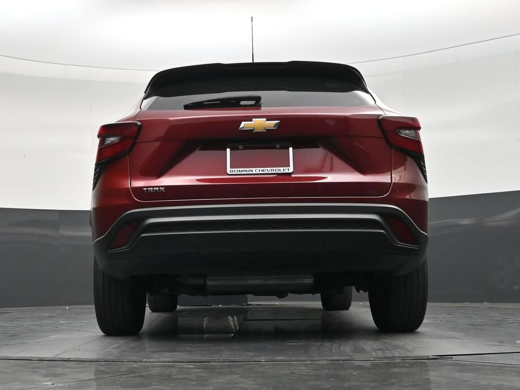Used 2025 Chevrolet Trax LS FWD image 23