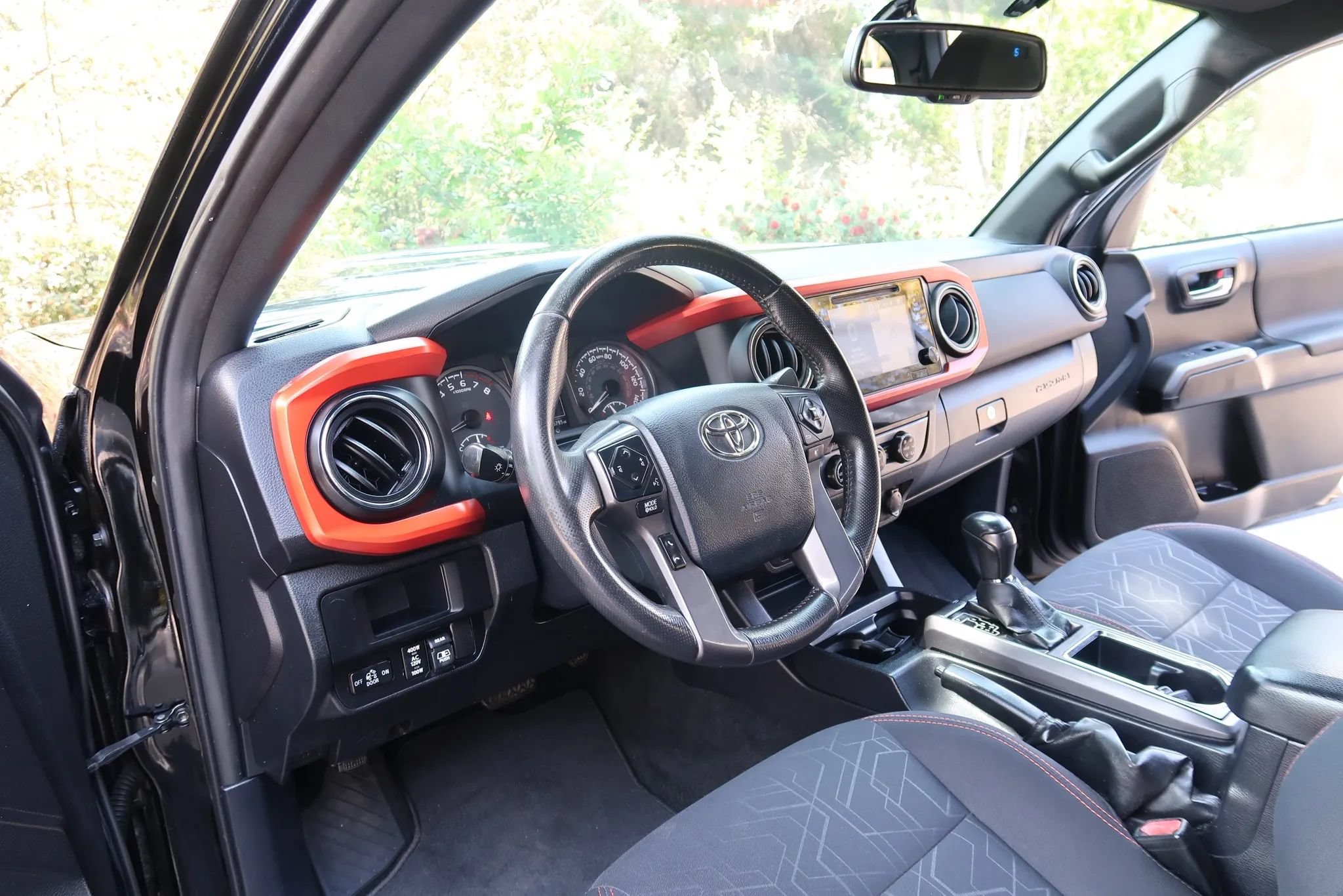 Used 2017 Toyota Tacoma TRD Sport w/ Tow Package (A/T) AWD/4WD image 15