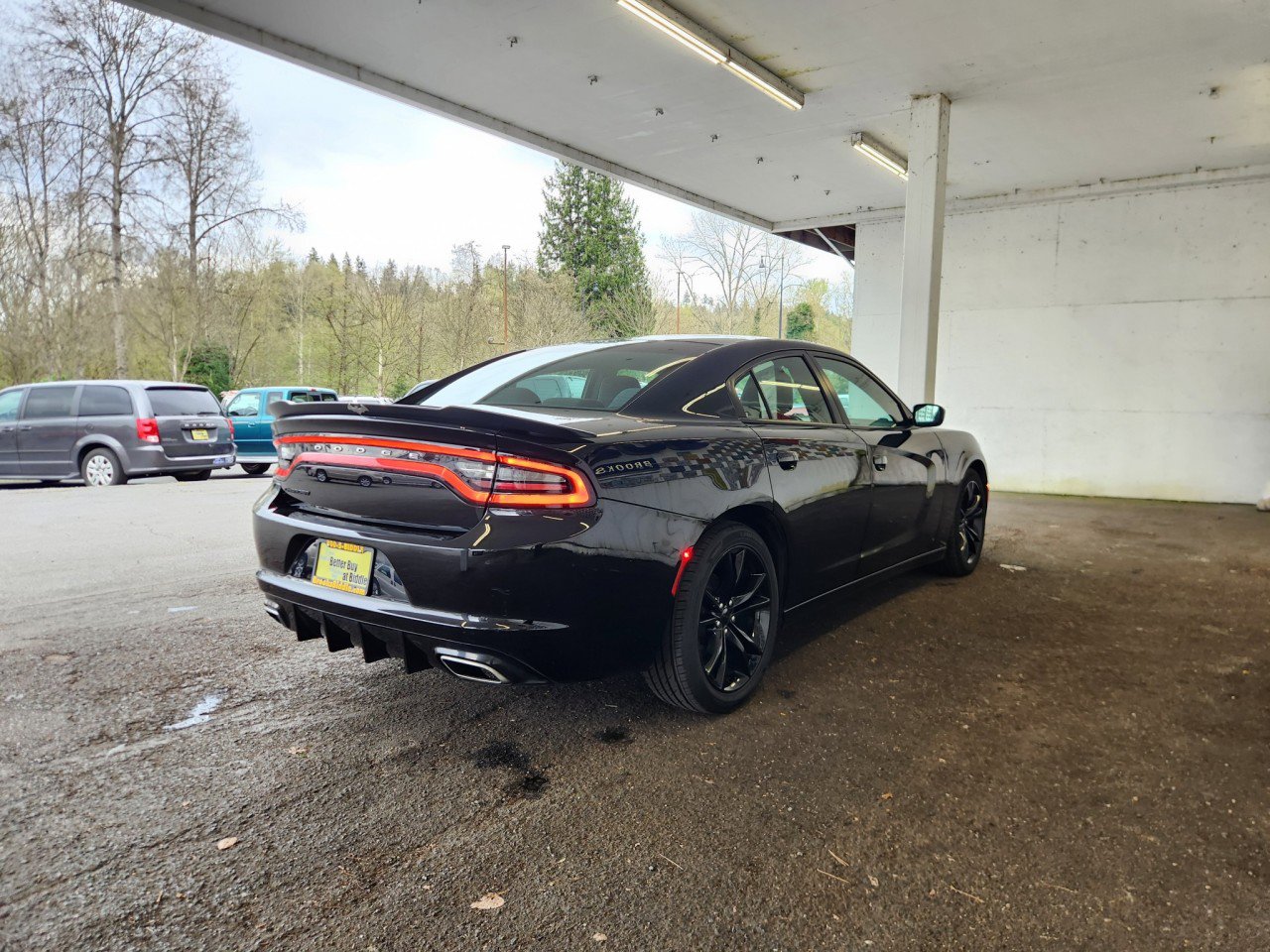 Used 2016 Dodge Charger SE w/ Blacktop Package image 3