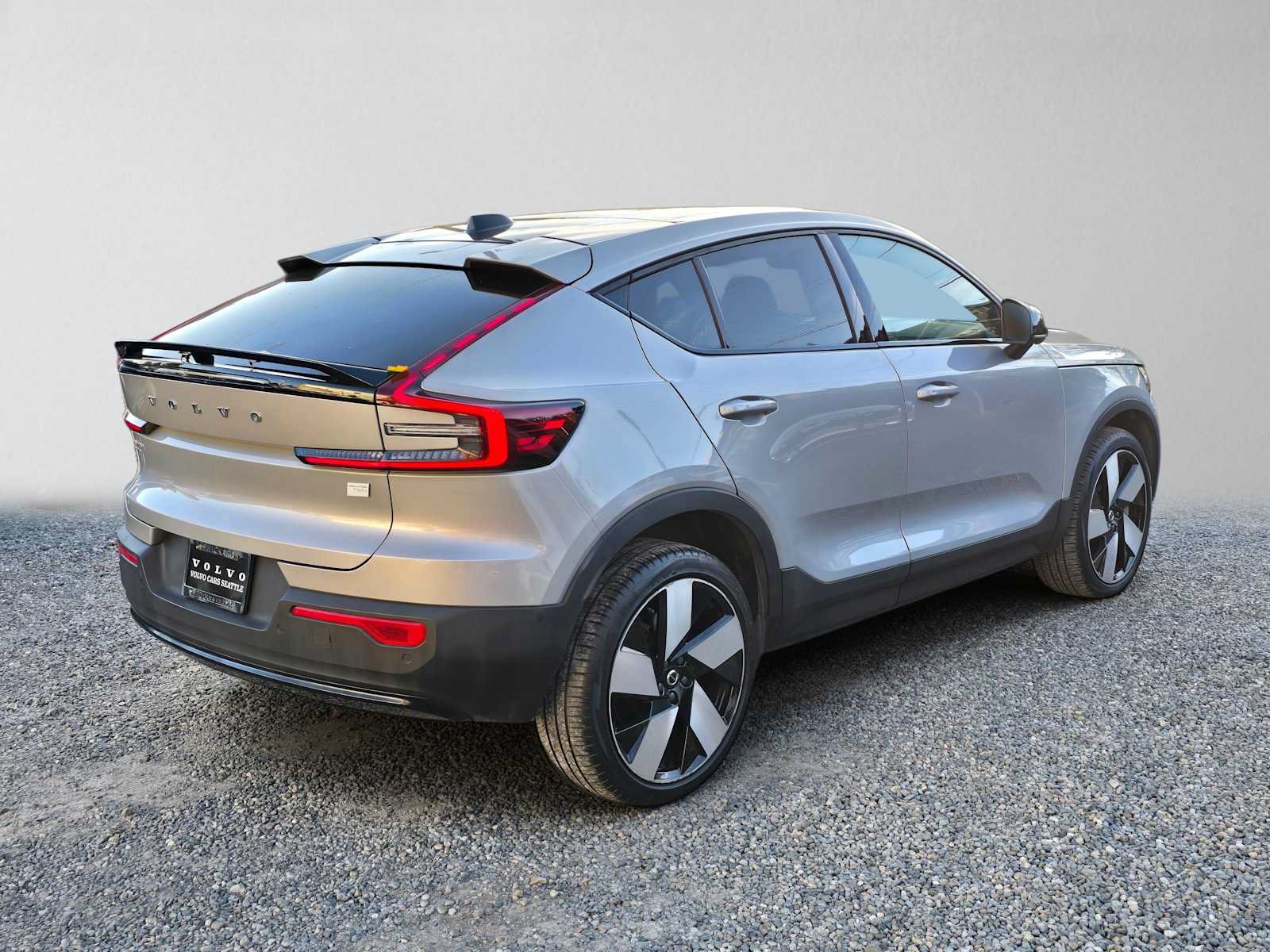 Used 2023 Volvo C40 P8 Recharge Plus w/ Climate Package AWD/4WD image 3