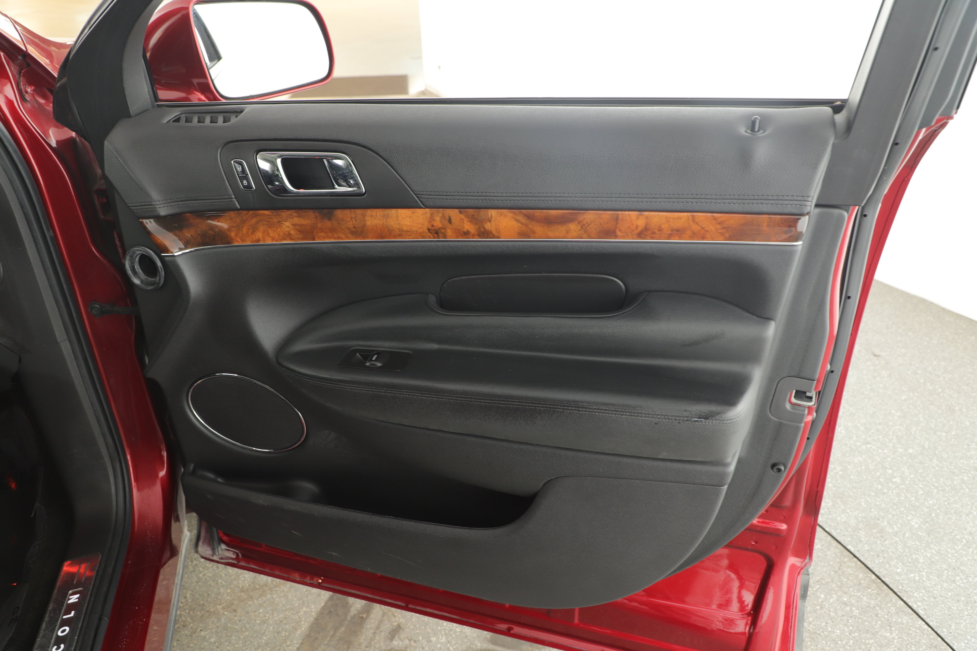 Used 2016 Lincoln MKT AWD w/ Equipment Group 201A image 9