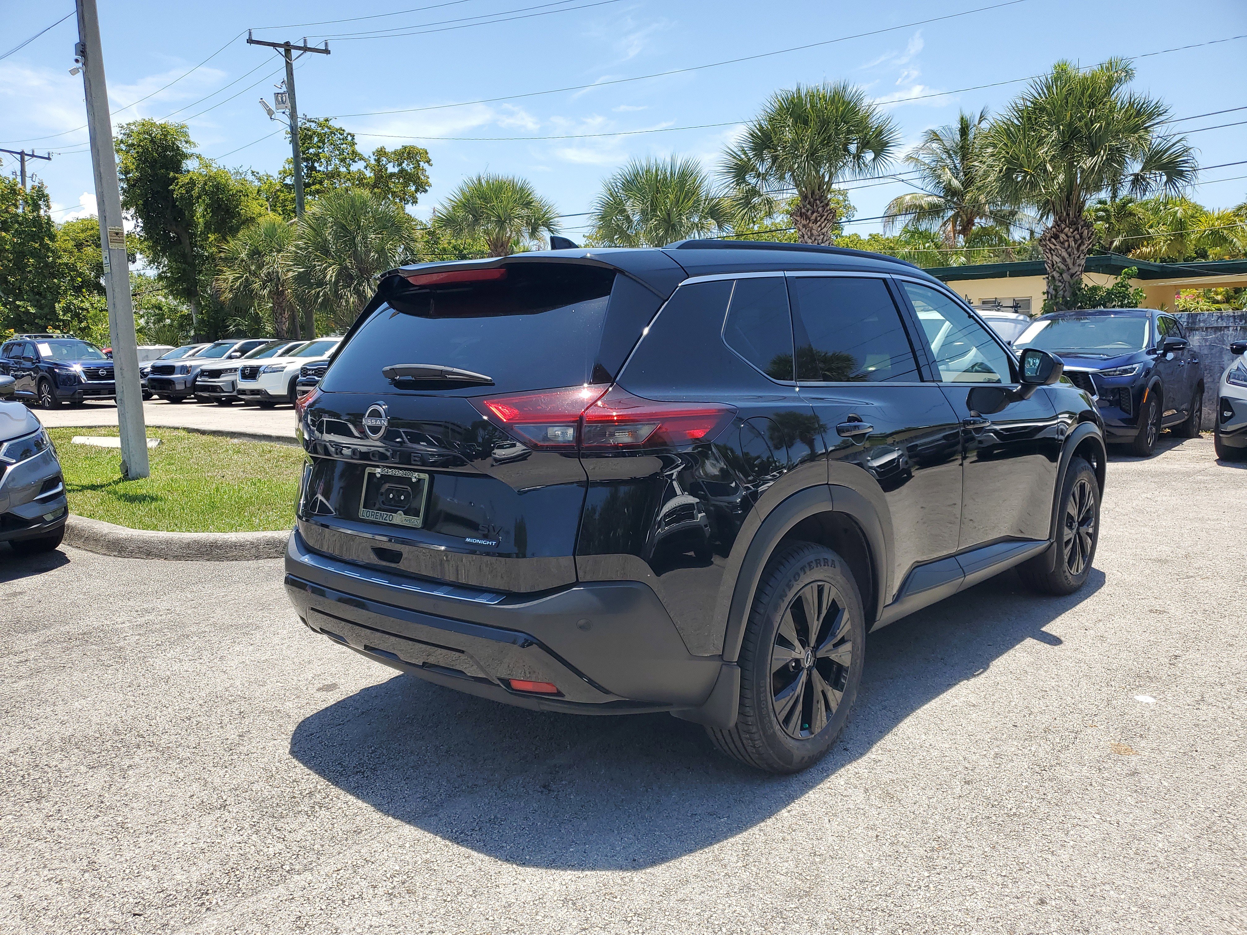 Used 2023 Nissan Rogue SV w/ SV Premium B Package image 4
