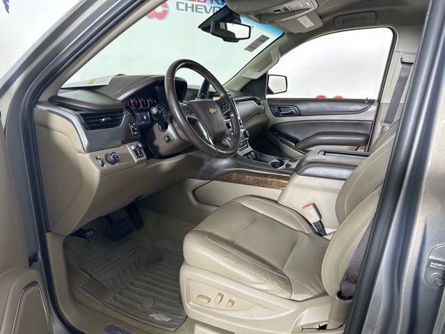 Used 2019 Chevrolet Suburban LT w/ Luxury Package image 17