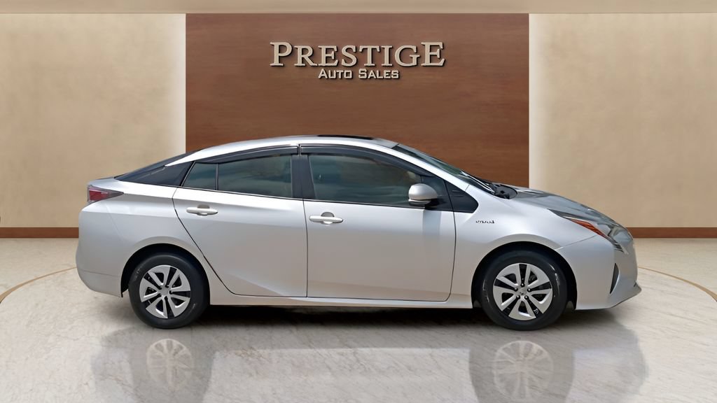 Used 2017 Toyota Prius Three w/ Advanced Technology Package FWD image 33