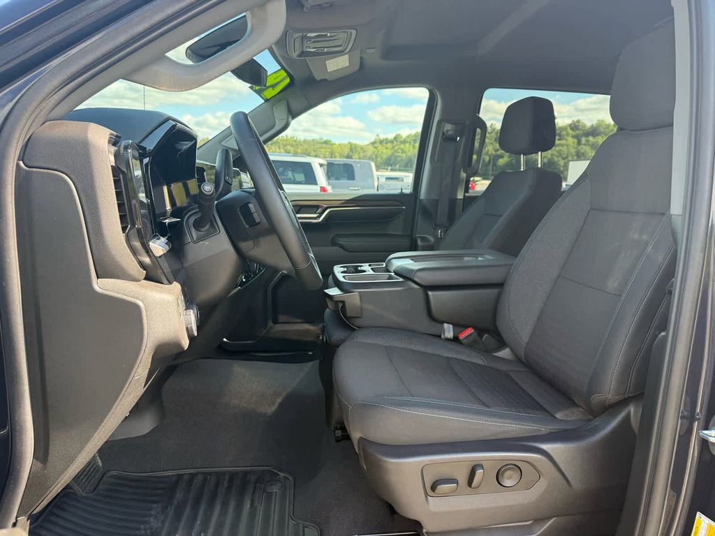 Used 2024 Chevrolet Silverado 1500 LT image 4