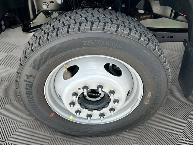 New 2025 Ford F550 4x4 Crew Cab Super Duty w/ XL Chrome Package image 17