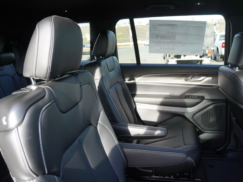 New 2025 Jeep Grand Cherokee L Limited w/ Black Appearance Package image 27