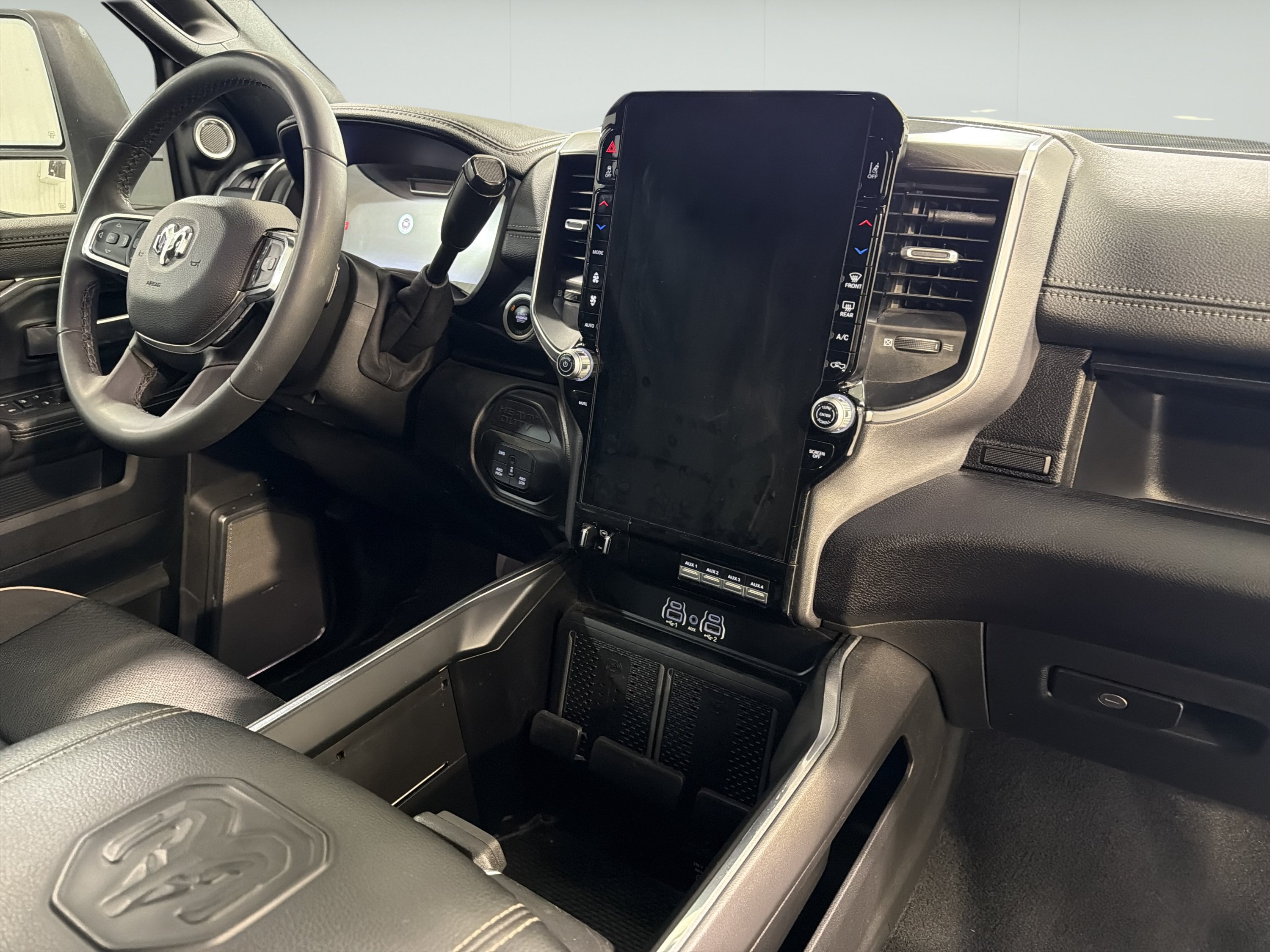 Used 2025 RAM 2500 Laramie AWD/4WD image 13