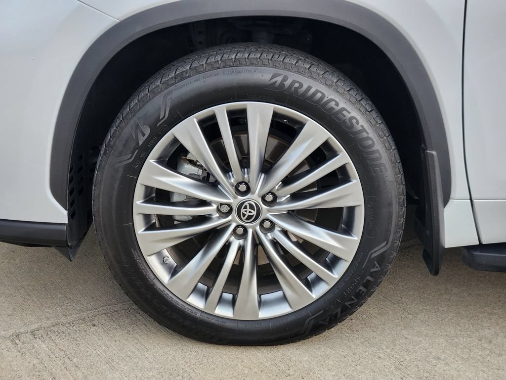 Used 2023 Toyota Highlander Platinum FWD image 10