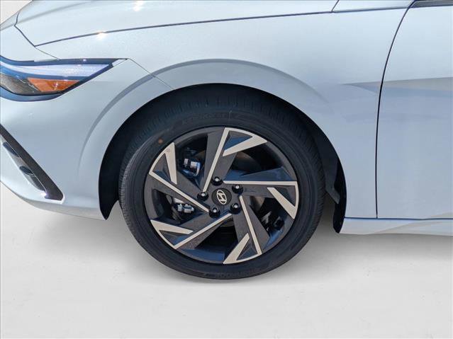 New 2025 Hyundai Elantra Limited FWD image 10