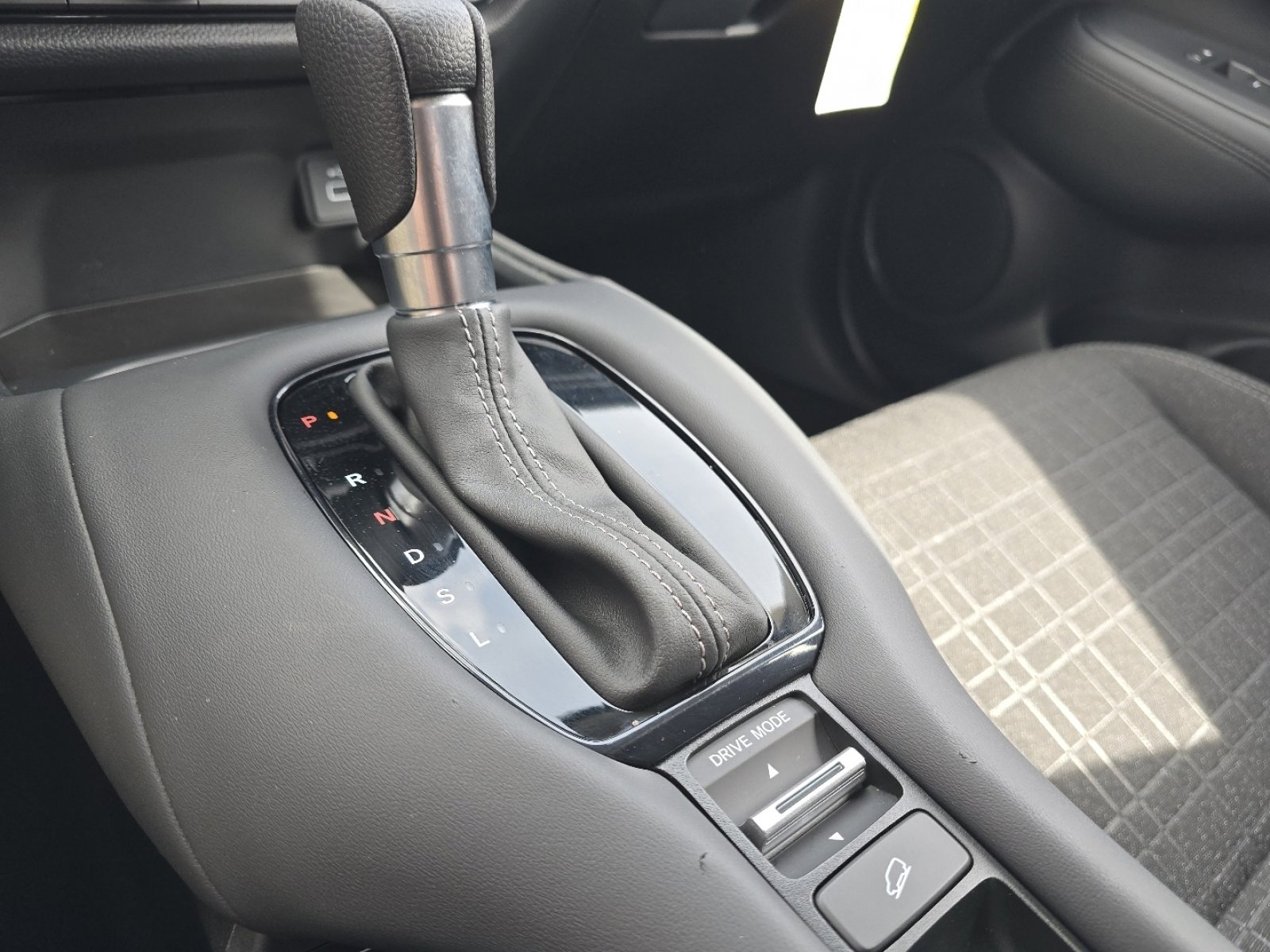 Used 2025 Honda HR-V LX image 32