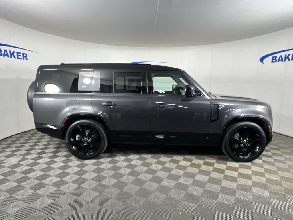 Used 2023 Land Rover Defender 130 X-Dynamic SE AWD/4WD image 10