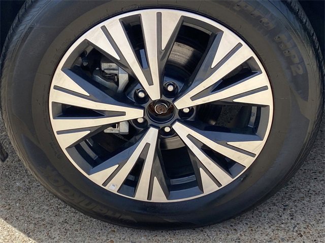 Used 2023 Nissan Rogue SV image 9