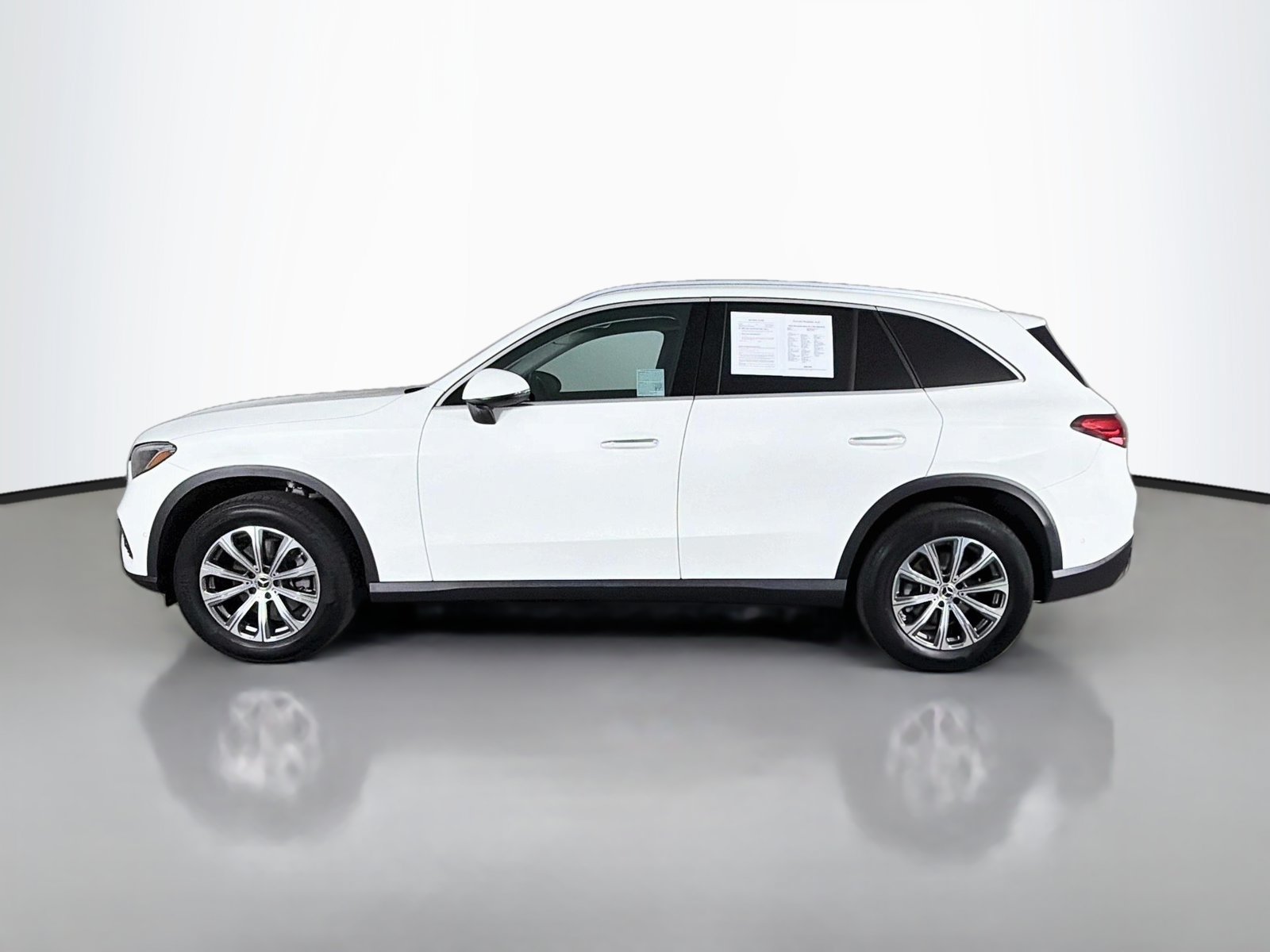 Used 2024 Mercedes-Benz GLC 300 4MATIC image 4