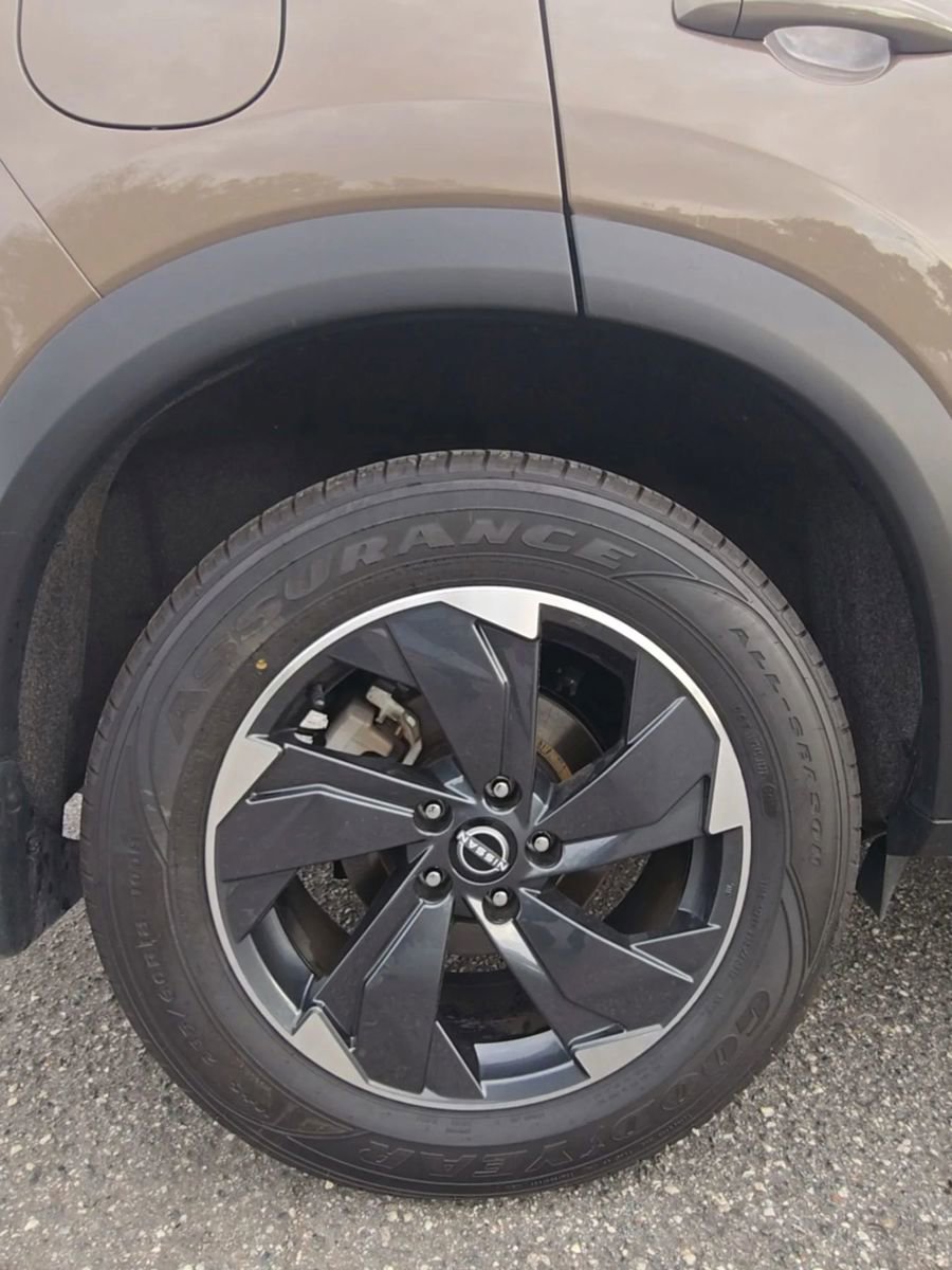 Used 2025 Nissan Rogue SV image 23