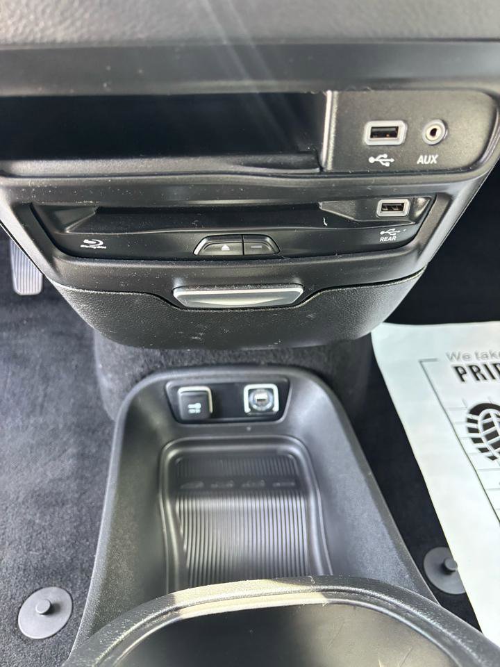 Used 2018 Chrysler Pacifica Limited FWD image 22