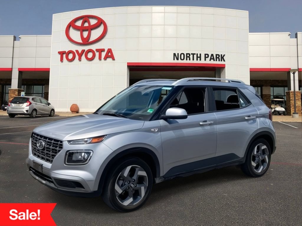 Used 2025 Hyundai Venue SEL FWD image 1