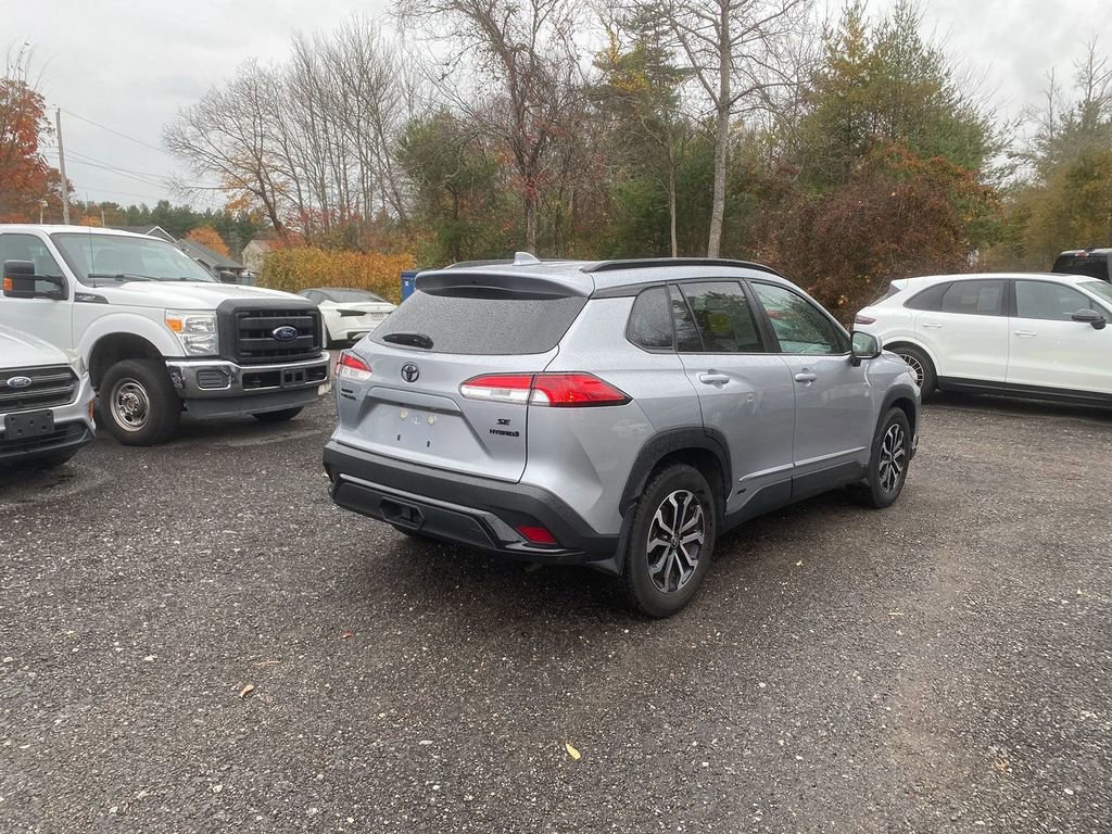 Used 2024 Toyota Corolla Cross SE image 5