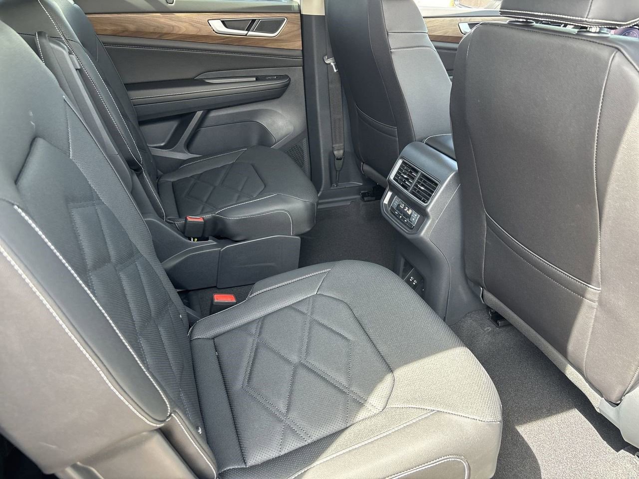 New 2026 Volkswagen Atlas SE FWD image 9