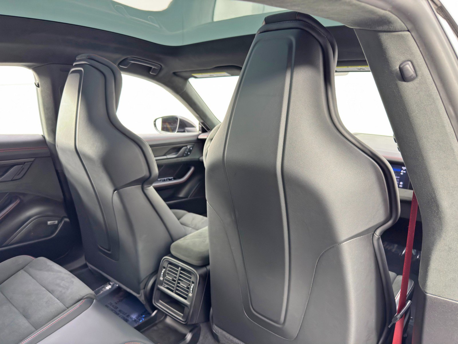 Used 2023 Porsche Taycan GTS image 39