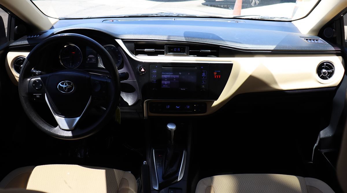 Used 2018 Toyota Corolla LE w/ Carpet Mat Package (TMS) FWD image 31