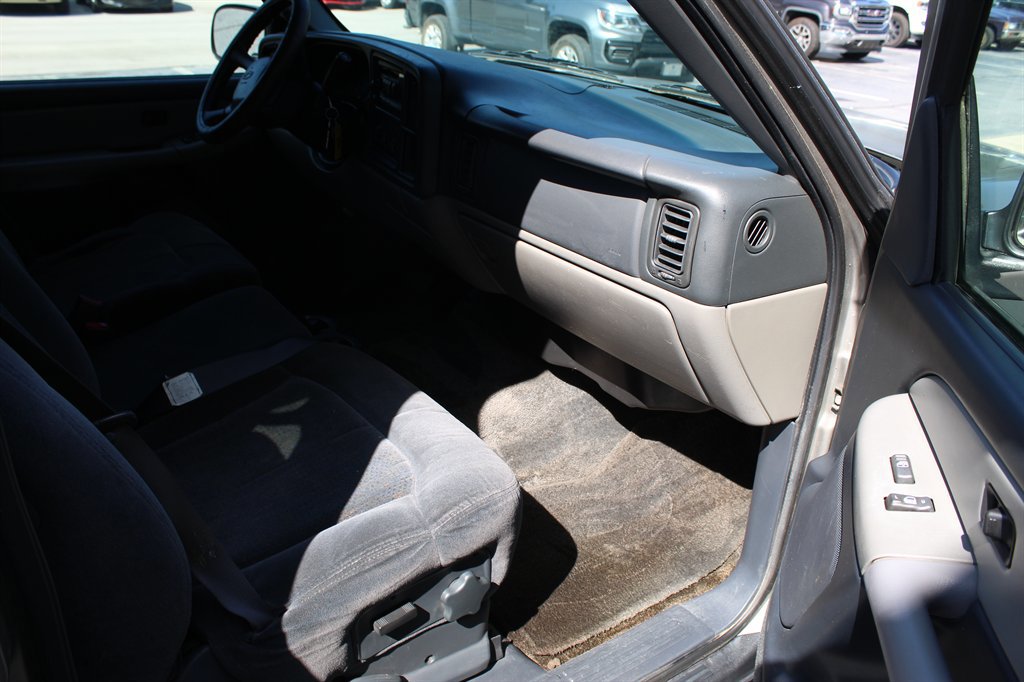 Used 2002 Chevrolet Tahoe LS w/ Traction Pkg image 11