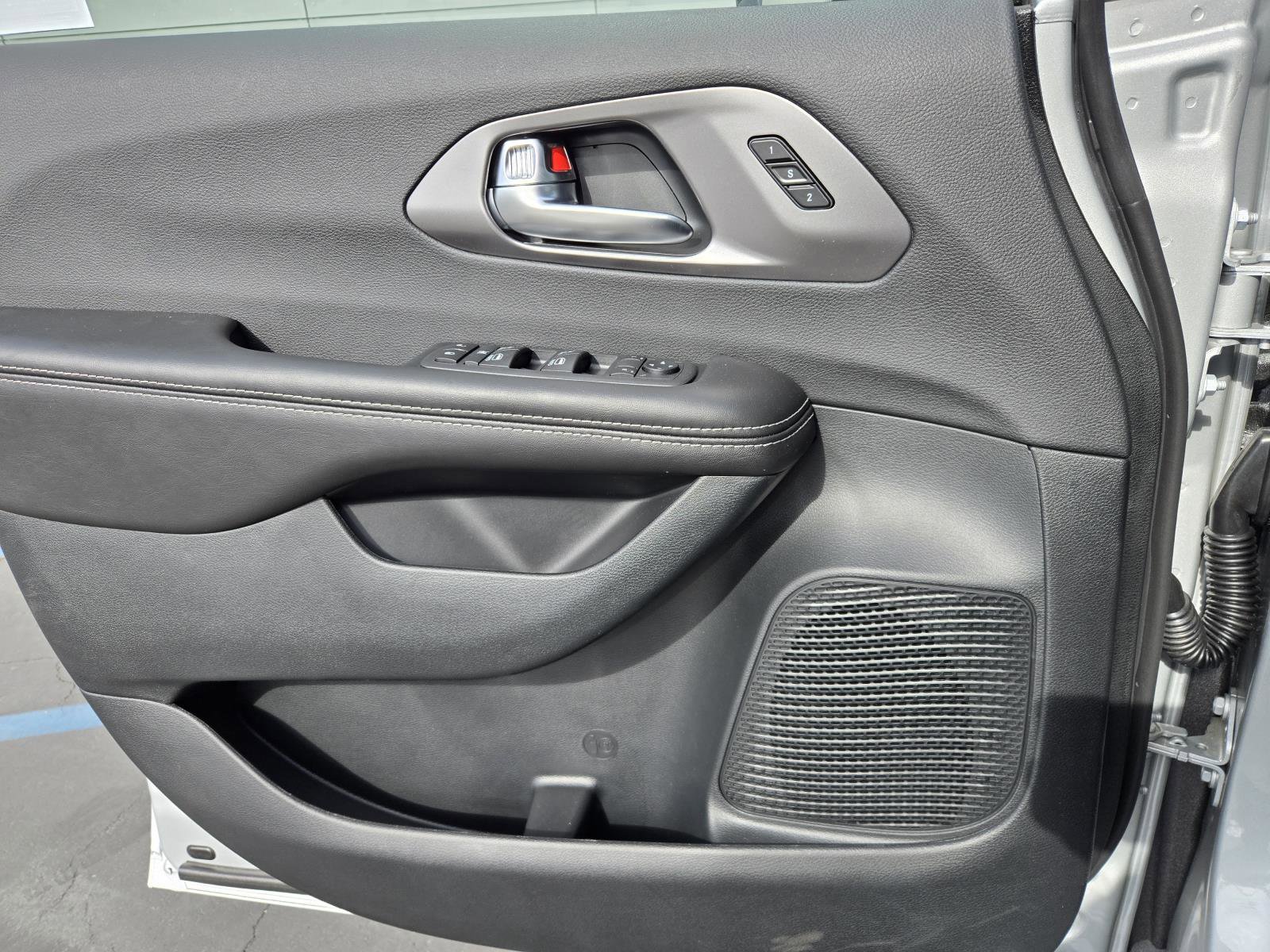 New 2026 Chrysler Pacifica Select image 22