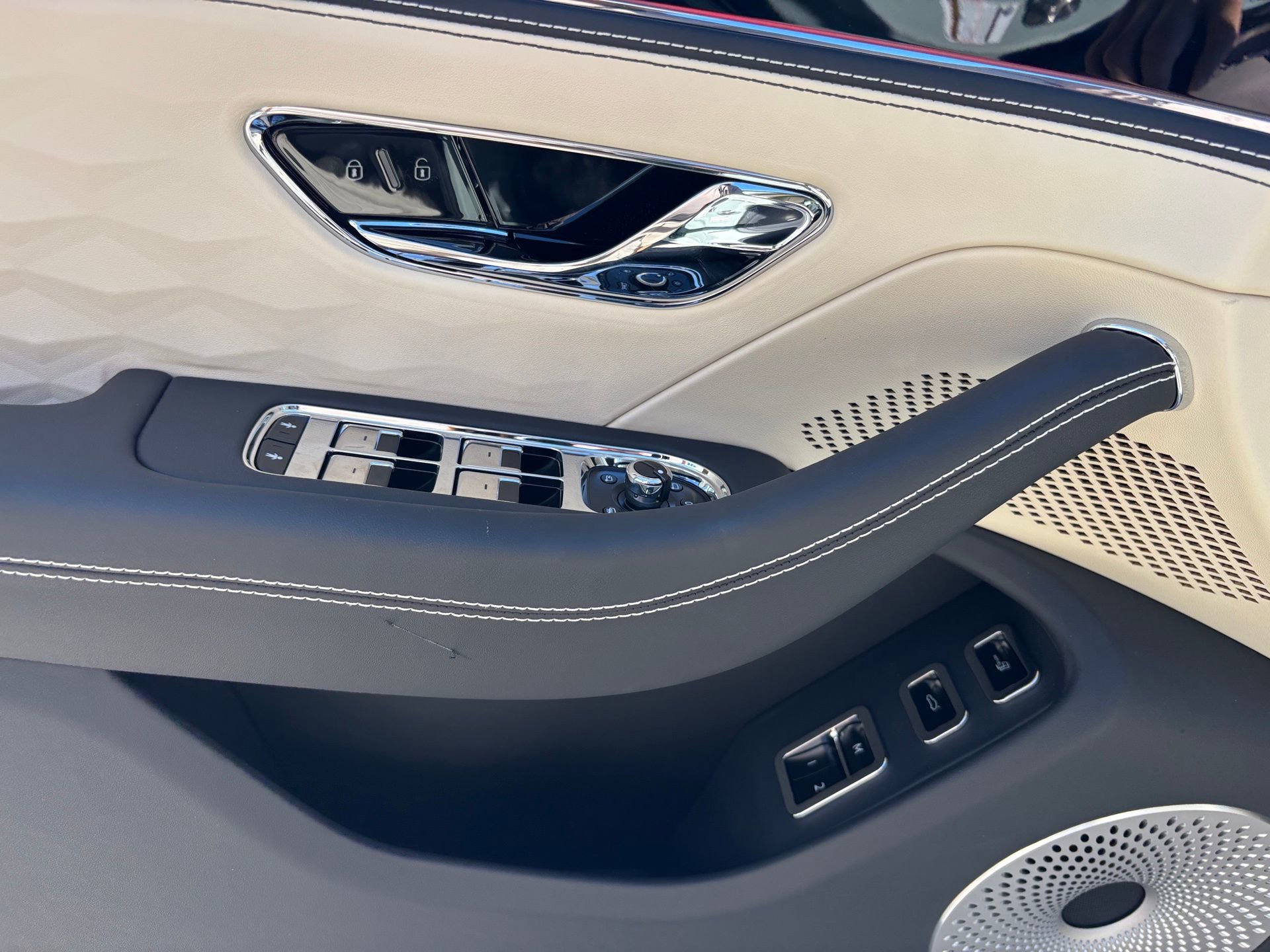 New 2025 Bentley Flying Spur Plug-In Hybrid image 41