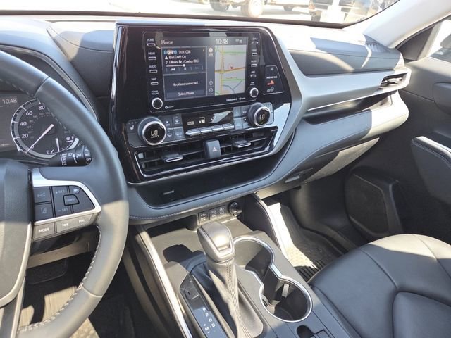 Used 2022 Toyota Highlander XLE AWD/4WD image 39