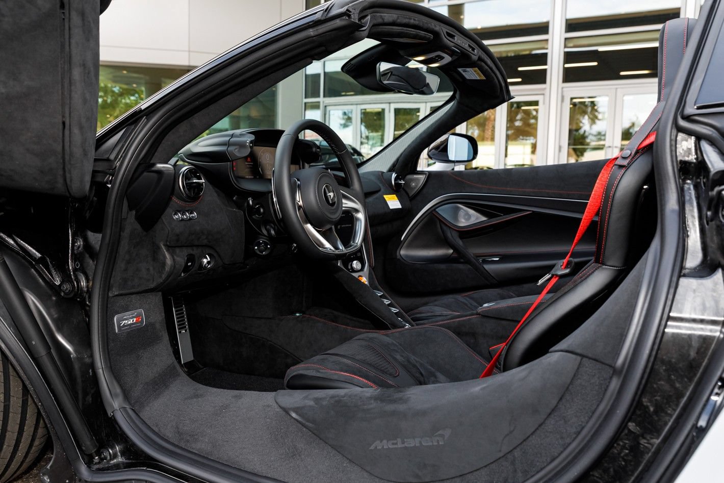 Used 2026 McLaren 750S Spider RWD image 32