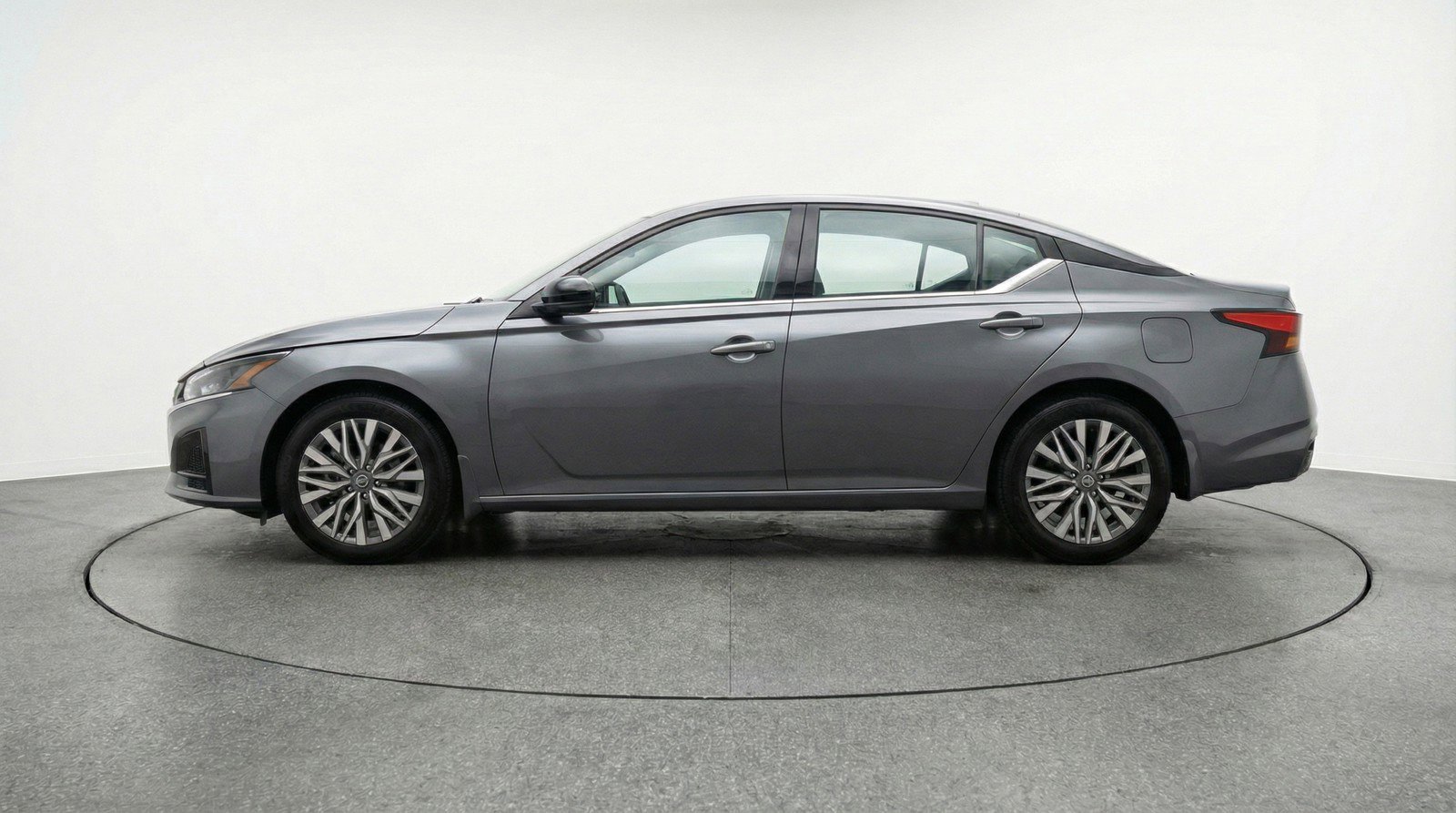 Used 2025 Nissan Altima 2.5 SV image 5