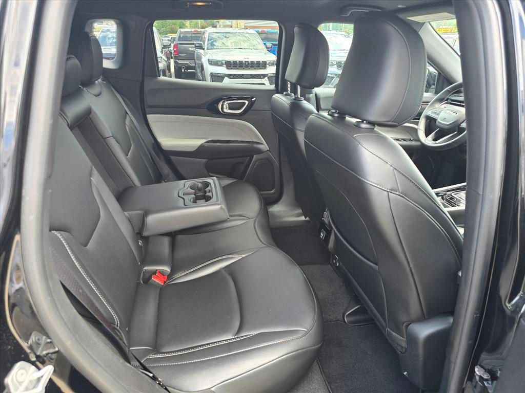 Used 2025 Jeep Compass Limited AWD/4WD image 12