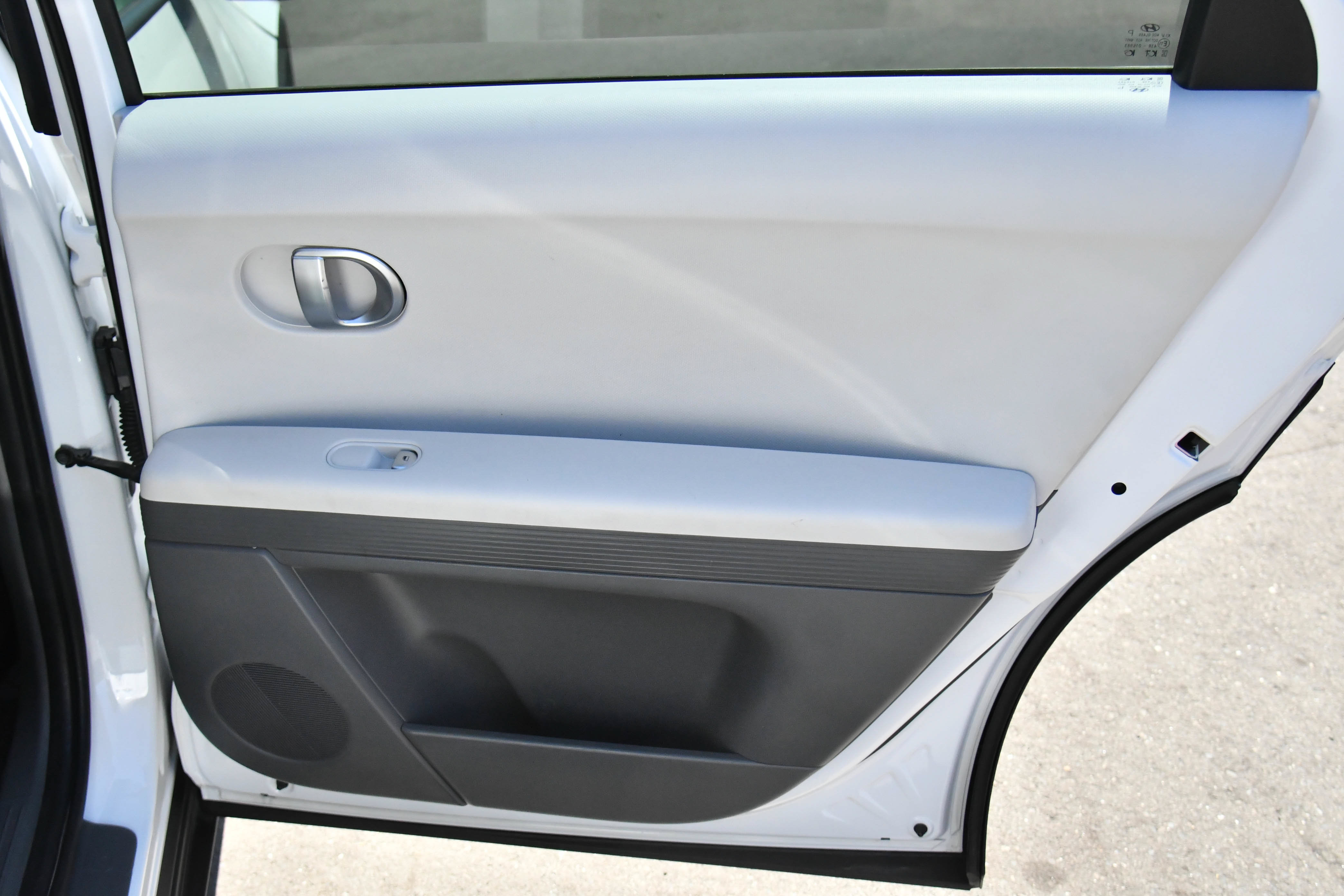 Used 2024 Hyundai Ioniq 5 SE RWD image 43