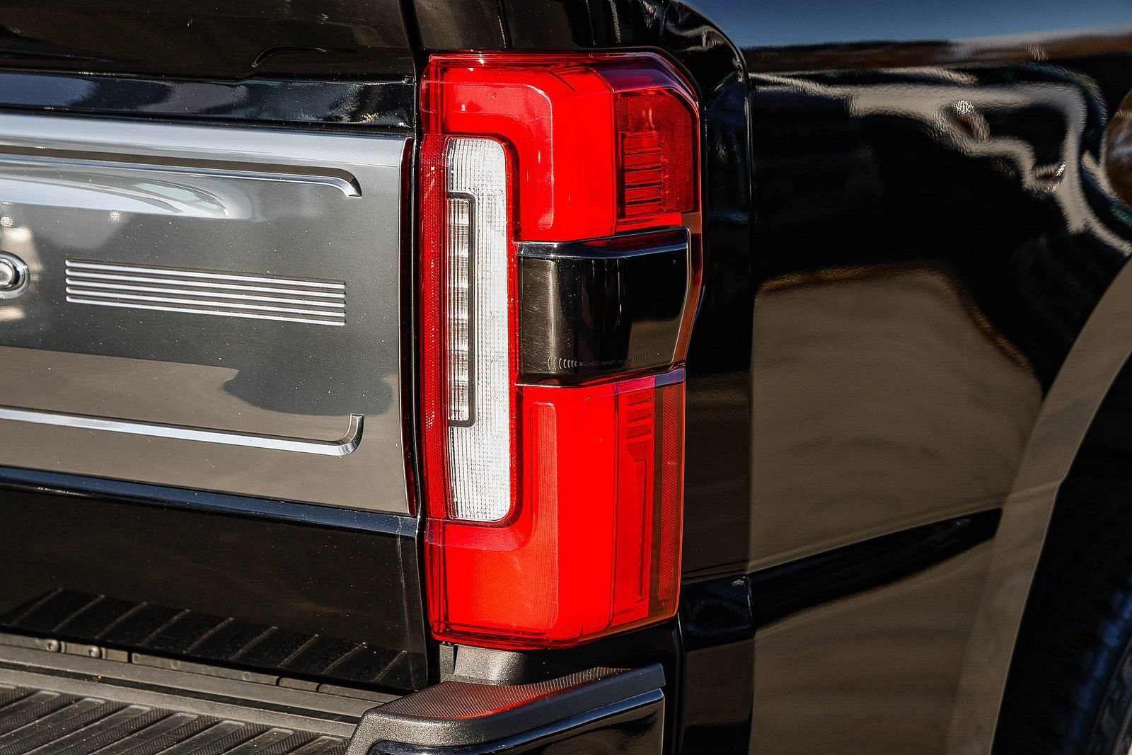 Used 2023 Ford F250 Limited w/ FX4 Off-Road Package image 8