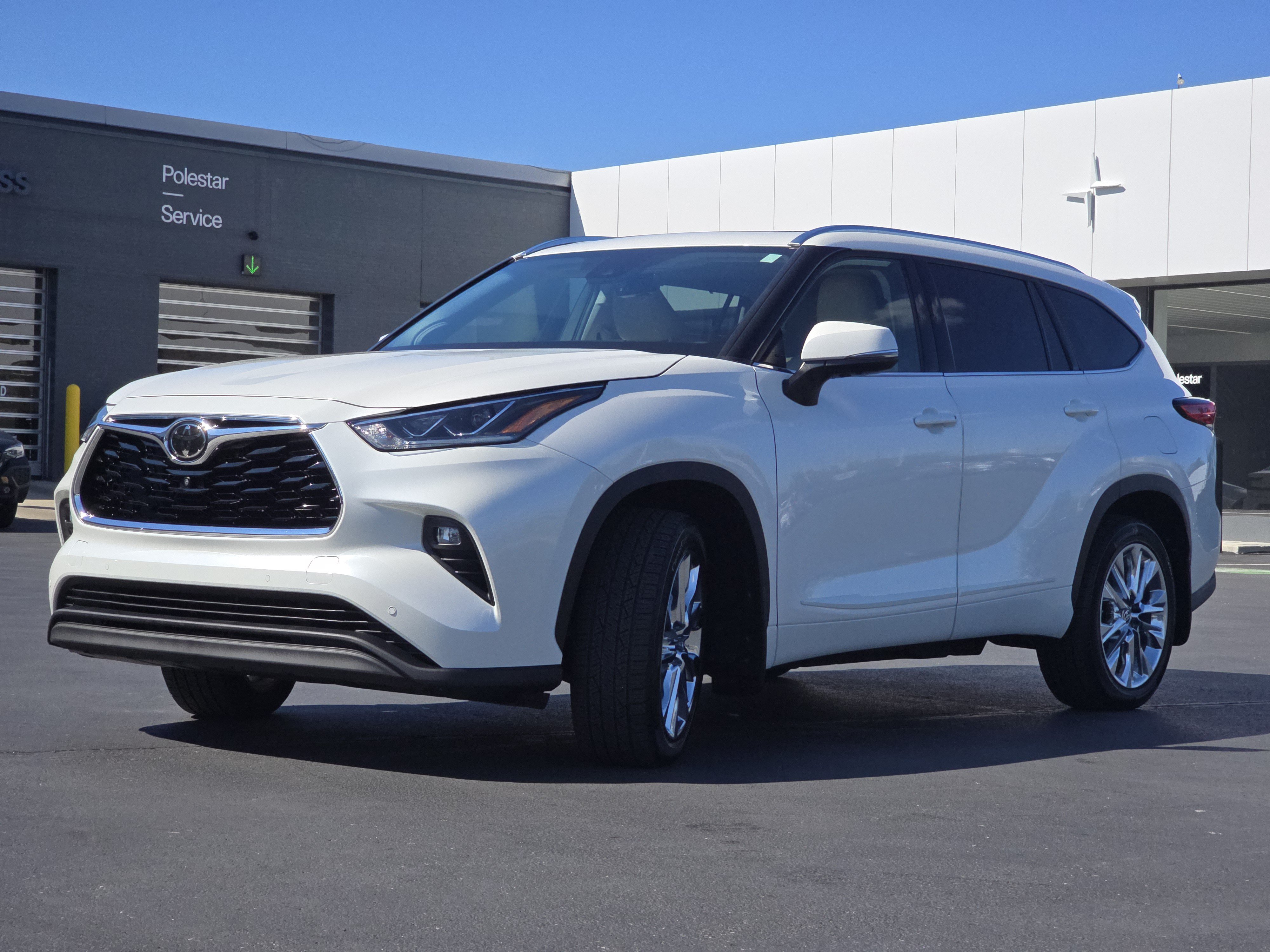 Used 2020 Toyota Highlander Limited AWD/4WD image 3