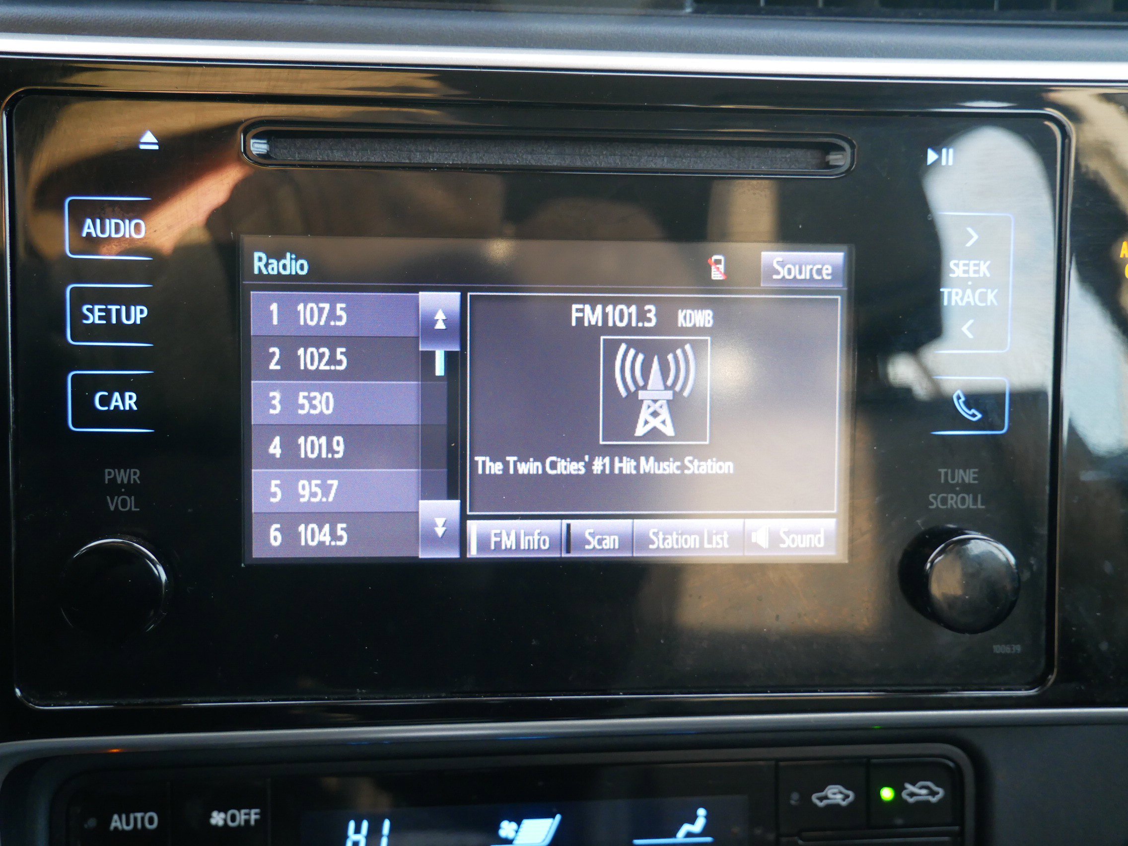 Used 2017 Toyota Corolla SE image 18