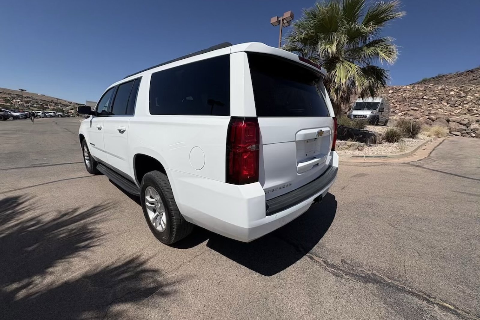 Used 2017 Chevrolet Suburban LS RWD image 3