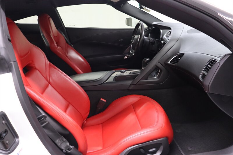 Used 2019 Chevrolet Corvette Stingray Coupe w/ Carbon Flash Badge Package RWD image 22