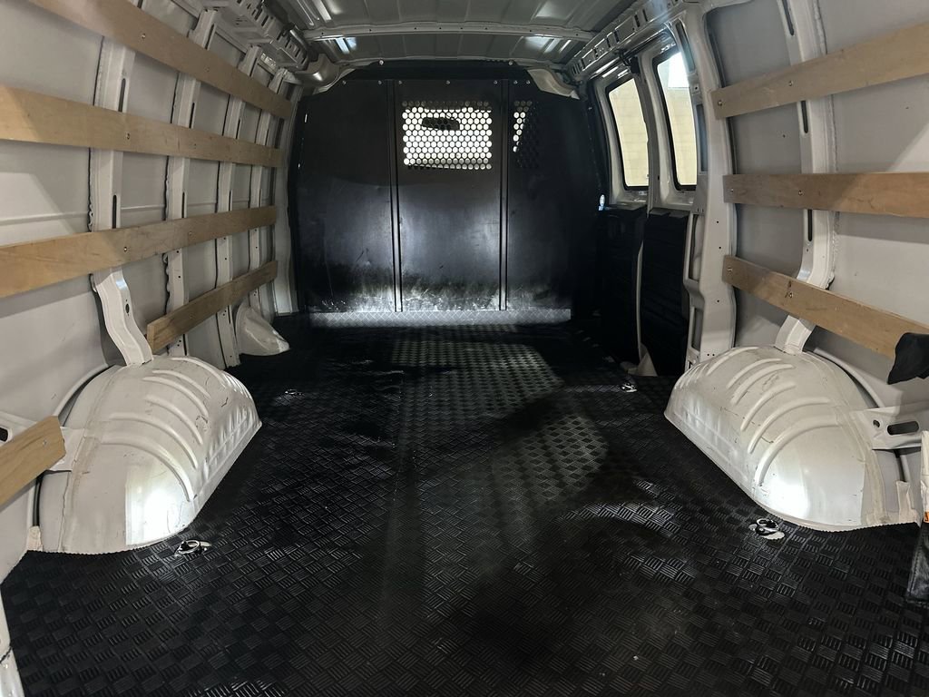 Used 2024 GMC Savana 2500 w/ Driver Convenience Package image 18