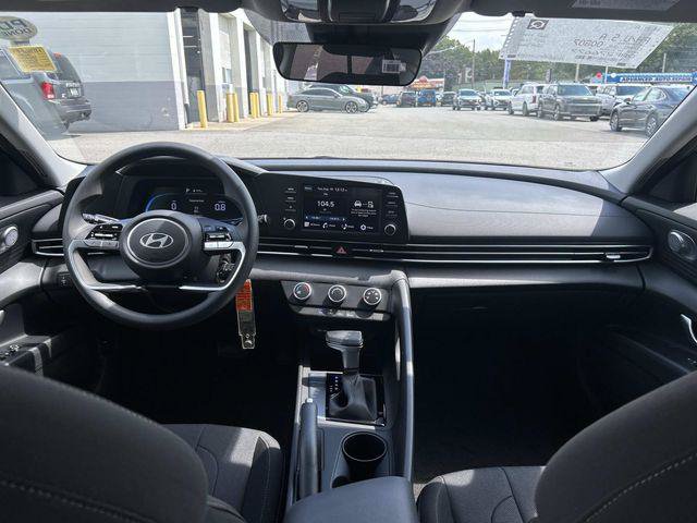 New 2026 Hyundai Elantra SE FWD image 5