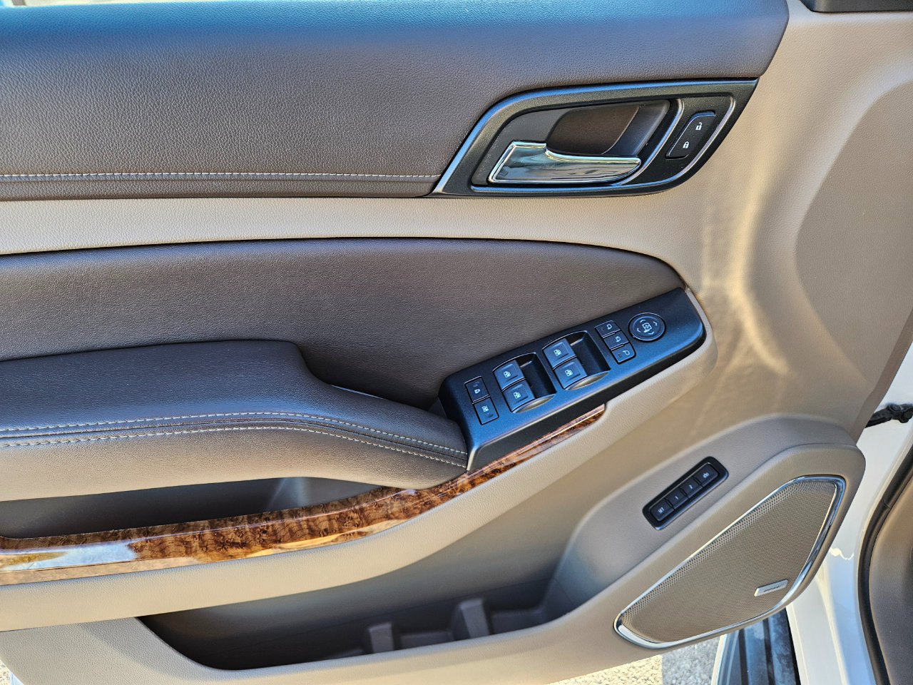 Used 2020 Chevrolet Suburban Premier image 11