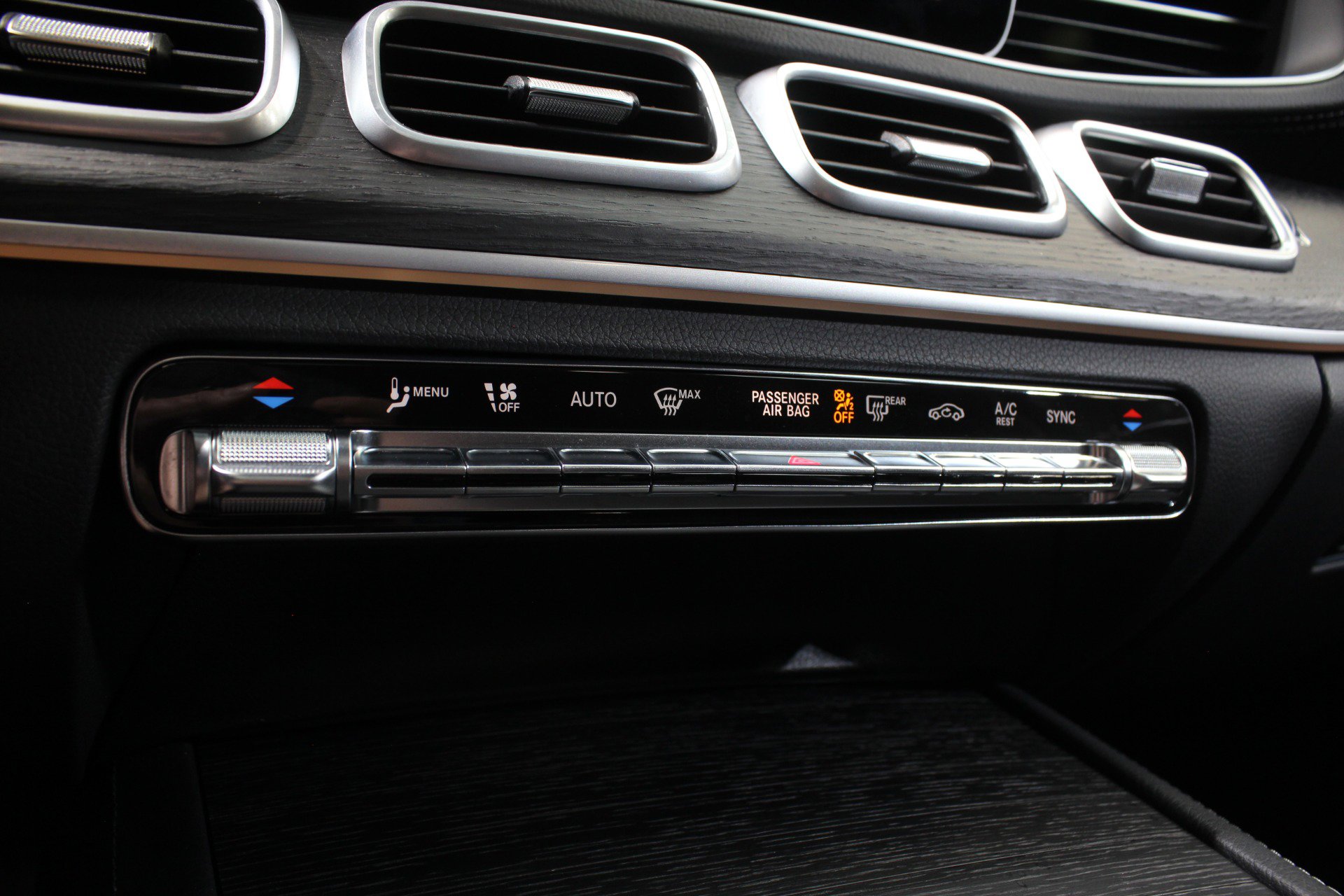 Used 2023 Mercedes-Benz GLS 450 4MATIC image 77